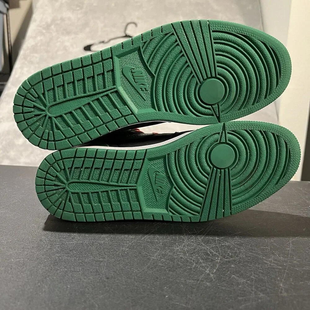 Air Jordan 1 Retro High OG Pine Green 2.0 - Picture 4 of 11